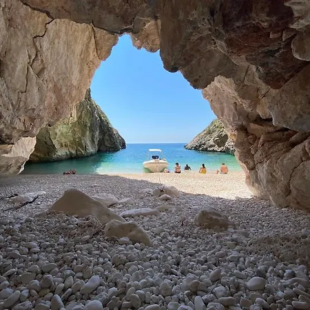 Luxury Sea Side Appartamento Vlorë