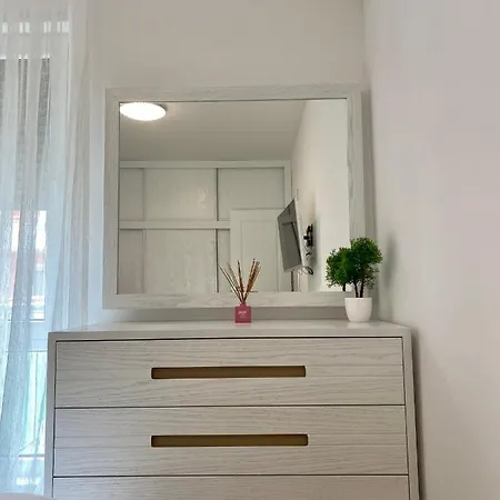 Luxury Sea Side Appartamento Vlorë