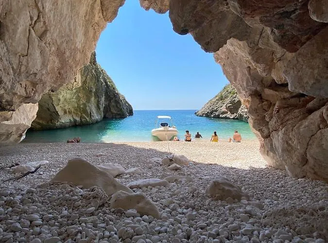 Luxury Sea Side Apartment Vlorë