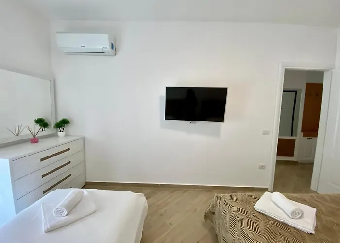 Luxury Sea Side Apartment Vlorë